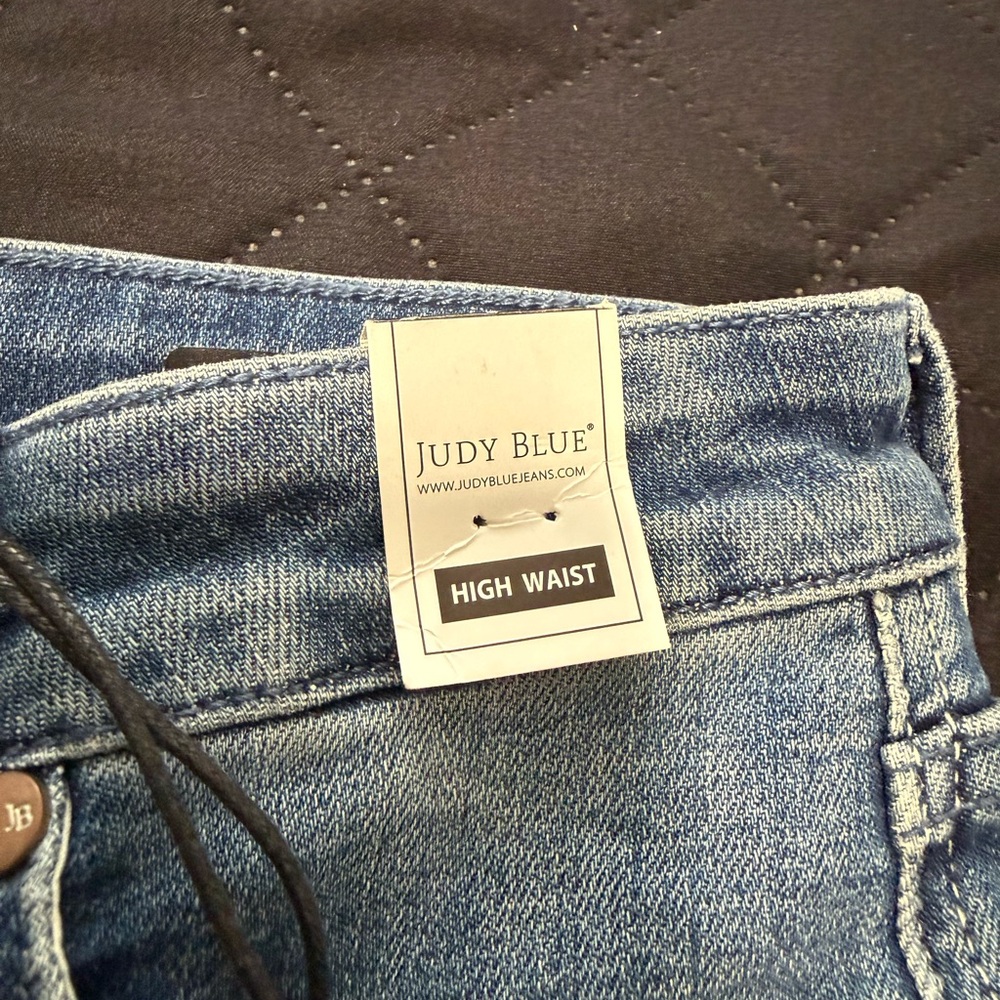 Judy Blue Denim Straight Capri Jean in Deep Blue - Picture 13 of 16